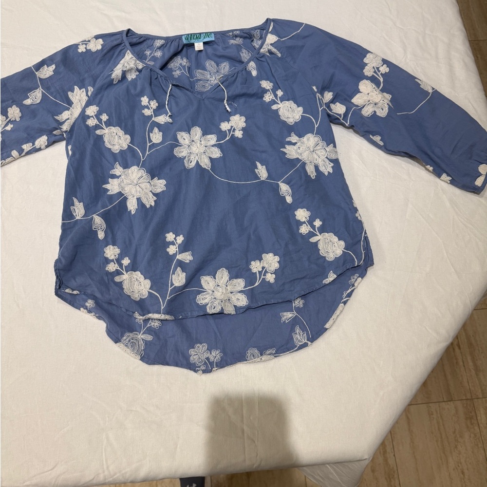 Aina Be Blue Floral Blouse